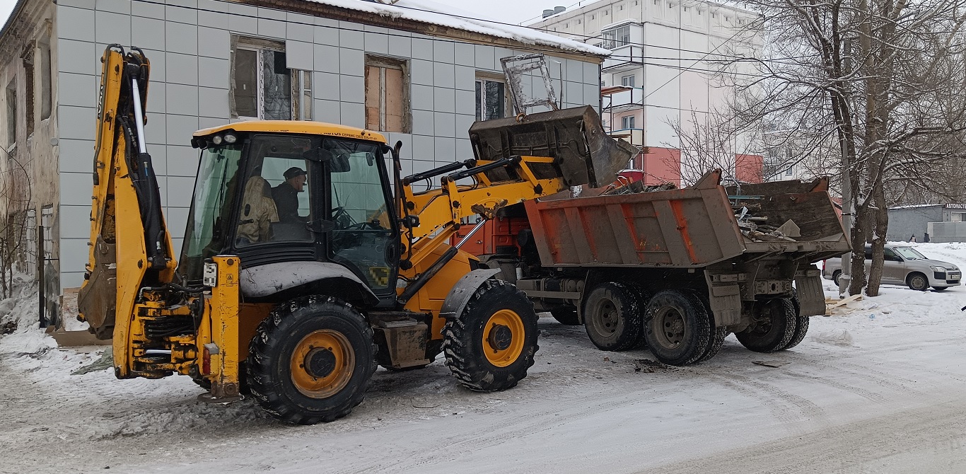 Уборка и вывоз строительного мусора, ТБО с помощью экскаватора и самосвала в Северобайкальске